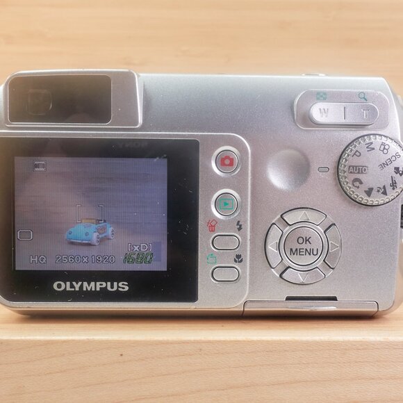 Olympus Camedia D-595 Zoom / 5MP Digital Camera / Silver - Picture 5 of 8